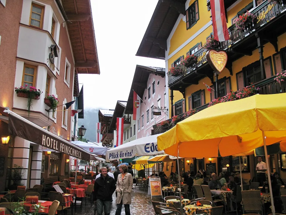 Zell am See — Andrew Bossi / Wikimedia Commons / CC BY-SA 2.5