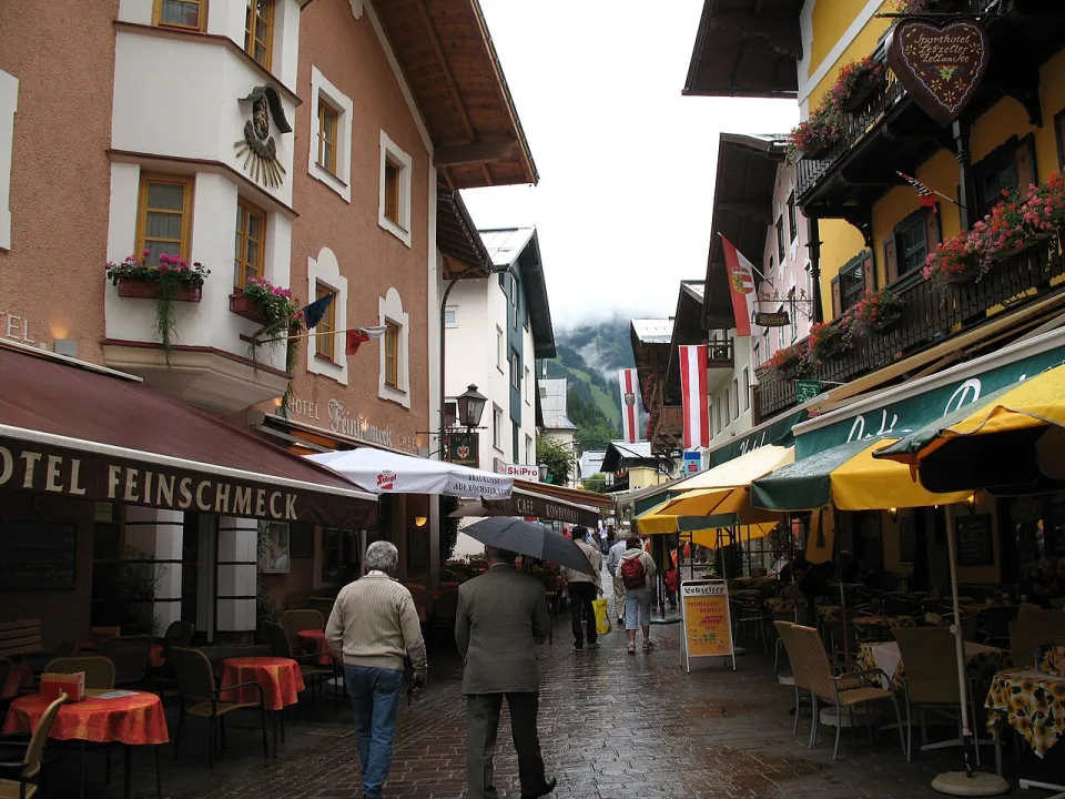 Zell am See — Andrew Bossi / Wikimedia Commons / CC BY-SA 2.5