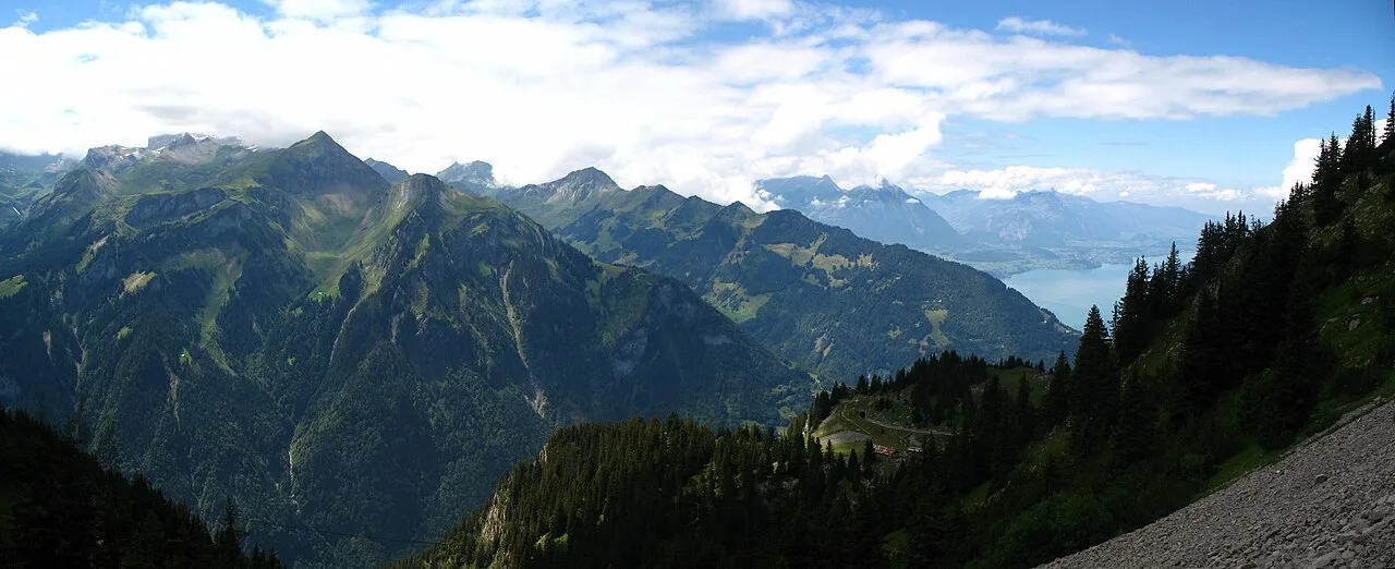 Thunersee — Andrew Bossi / Wikimedia Commons / CC BY-SA 2.5