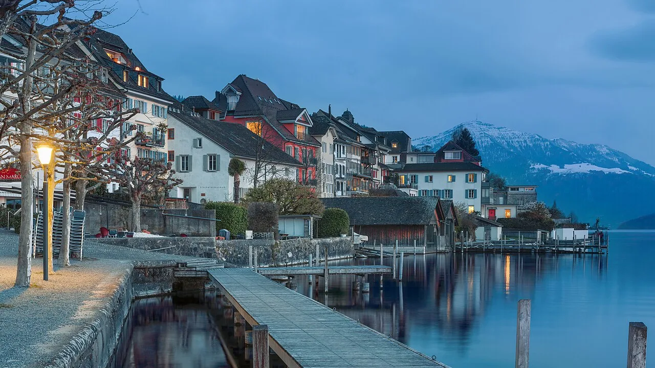Zug — NOTE: This image is a panorama  consisting of multiple frames that were merged or stitched in software. As a result, thi / Wikimedia Commons / CC BY-SA 4.0