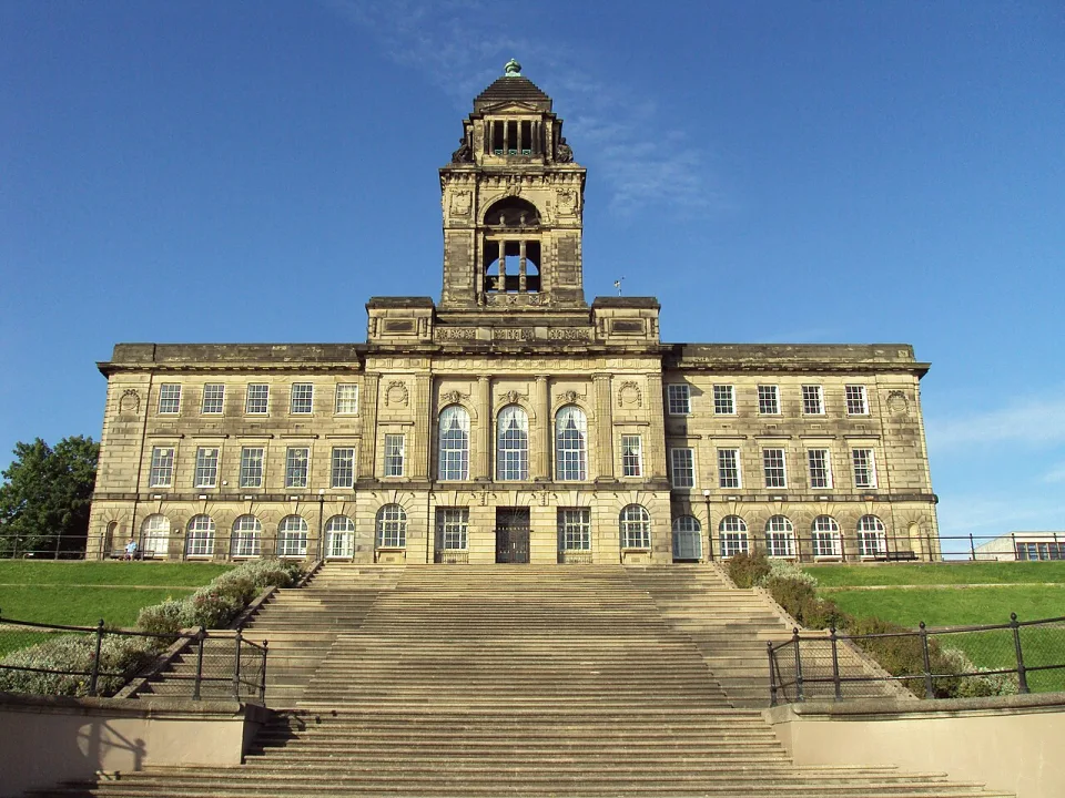 Wirral — Rept0n1x / Wikimedia Commons / CC BY-SA 3.0