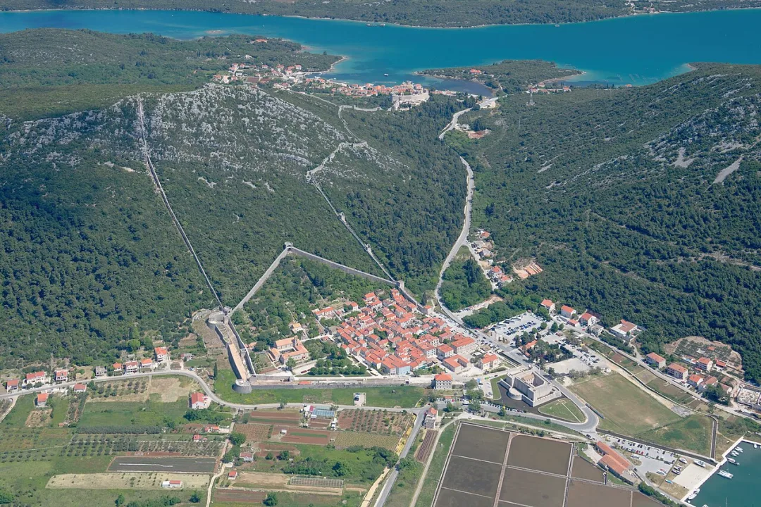 Ston — Carsten Steger / Wikimedia Commons / CC BY-SA 4.0