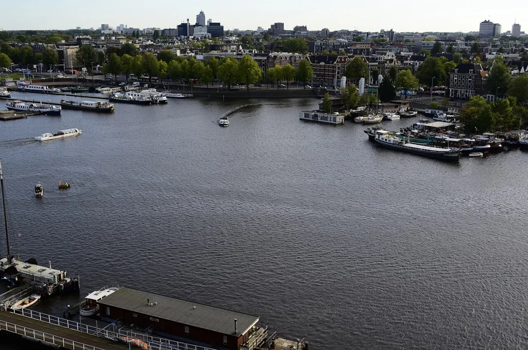 Amsterdam — Nicolas Völcker / Wikimedia Commons / CC BY 3.0