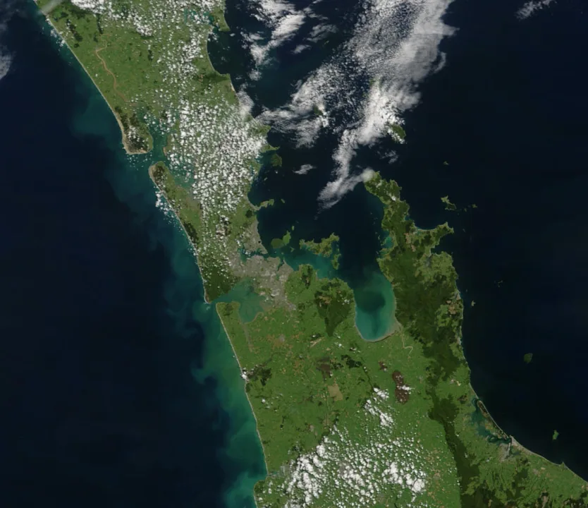 Auckland — NASA/GSFC/MODIS Land Rapid Response Team, Jacques Descloitres / Wikimedia Commons / Public domain