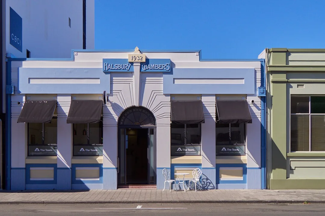 Napier — lumoplank / Wikimedia Commons / CC0