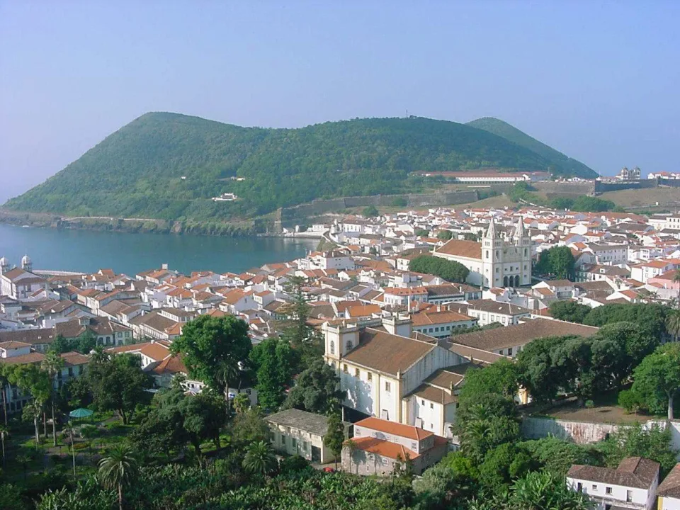 Angra do Heroísmo — José Luís Ávila Silveira/Pedro Noronha e Costa 12:39, 19 July 2007 (UTC) / Wikimedia Commons / Public domain