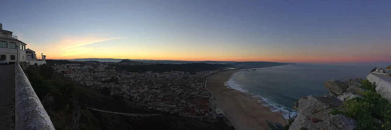 Nazaré — Sergei Gussev / Wikimedia Commons / CC BY 2.0