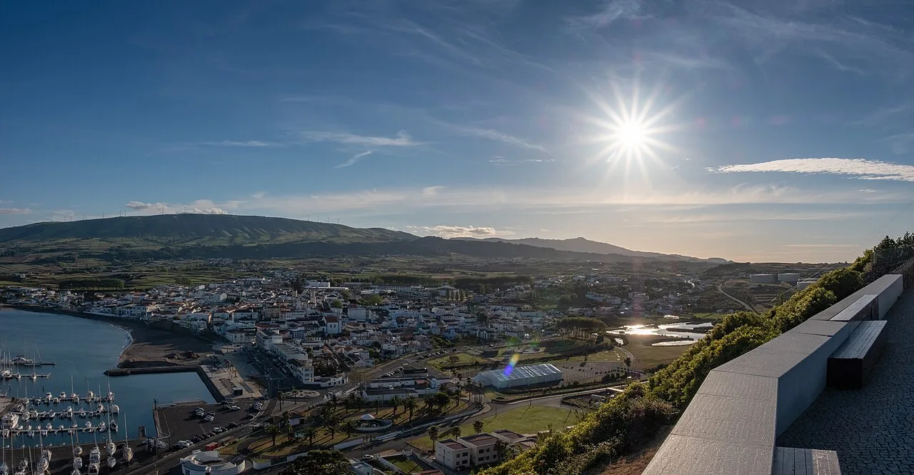 Praia da Vitória — Jules Verne Times Two / Wikimedia Commons / CC BY-SA 4.0