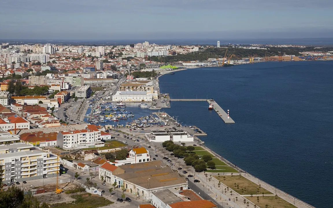 Setúbal — Diego Delso / Wikimedia Commons / CC BY-SA 3.0