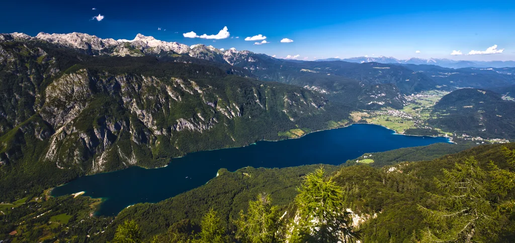 Bohinj — Gilad Rom from Los Angeles, United States / Wikimedia Commons / CC BY 2.0