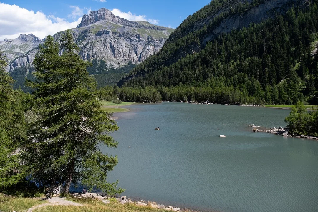 Lac de Derborence — Christian David / Wikimedia Commons / CC BY-SA 4.0