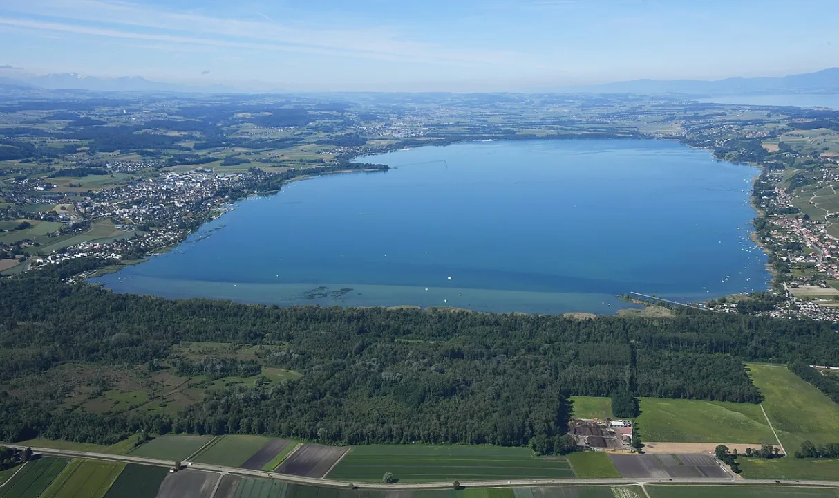 Lac de Morat / Murtensee — Carsten Steger / Wikimedia Commons / CC BY-SA 4.0