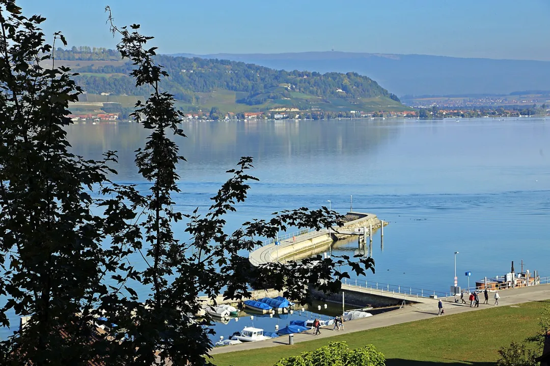 Lac de Morat / Murtensee — W. Bulach / Wikimedia Commons / CC BY-SA 4.0