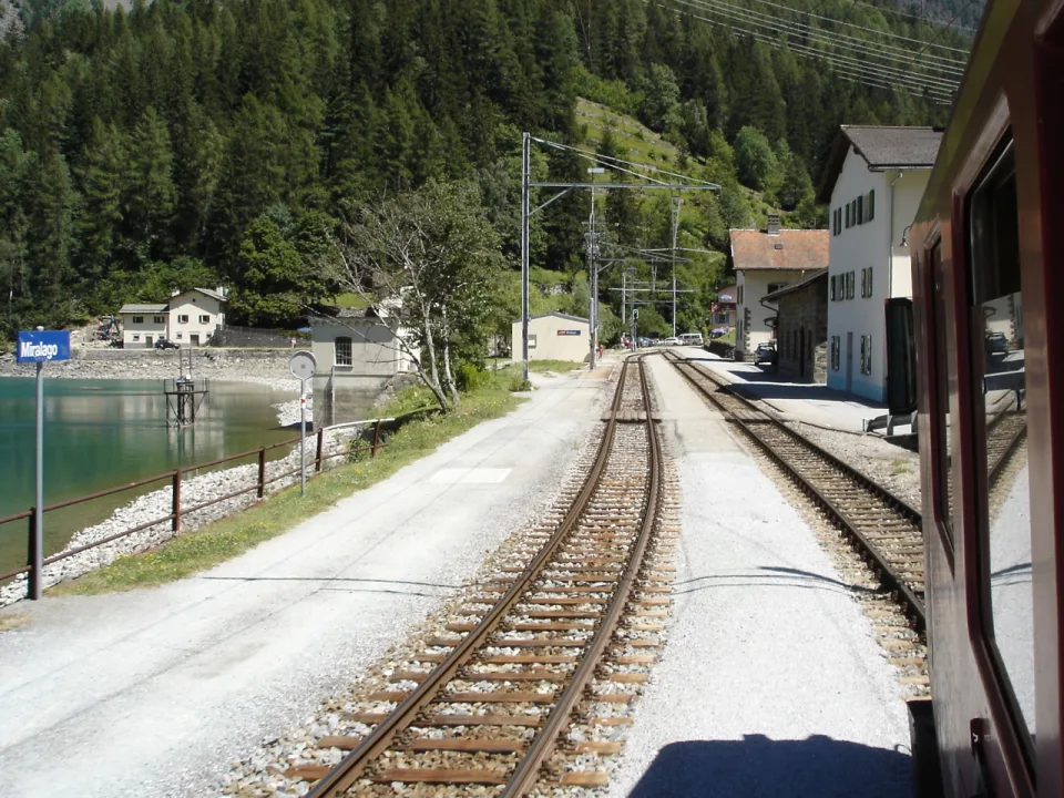 Lago di Poschiavo — NAC / Wikimedia Commons / CC BY-SA 3.0