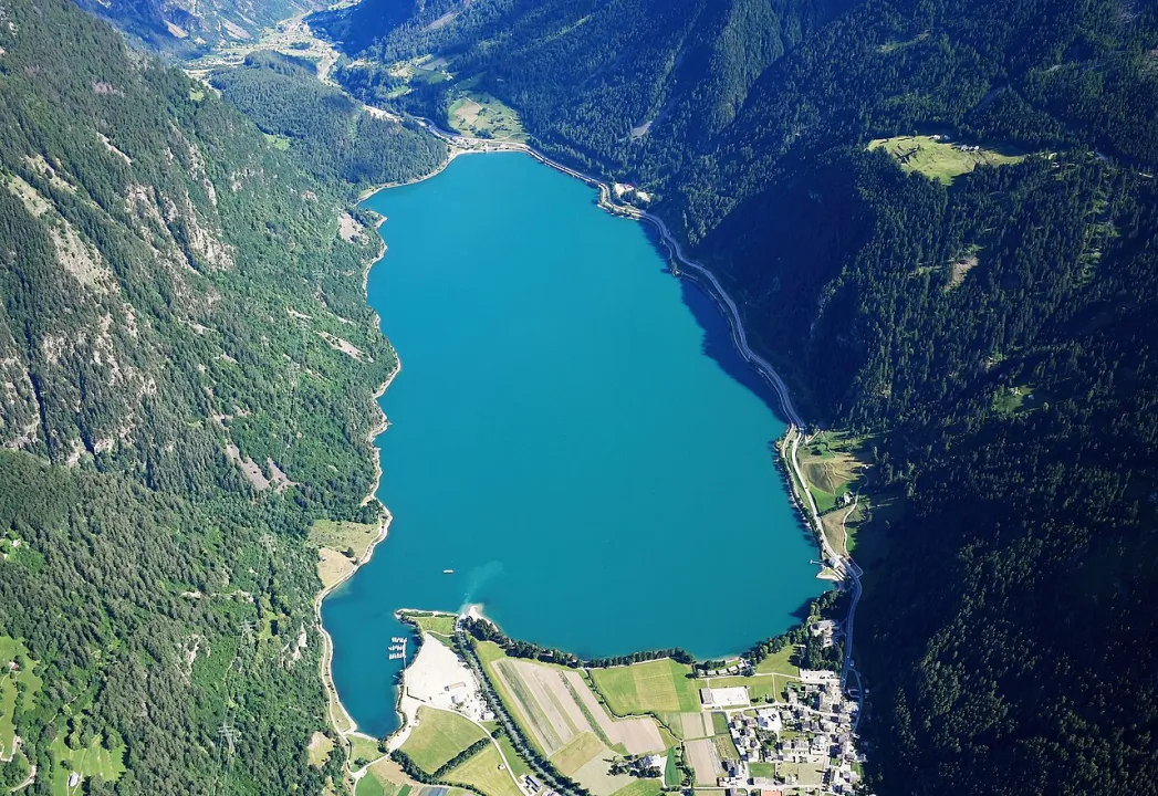 Lago di Poschiavo — Carsten Steger / Wikimedia Commons / CC BY-SA 4.0