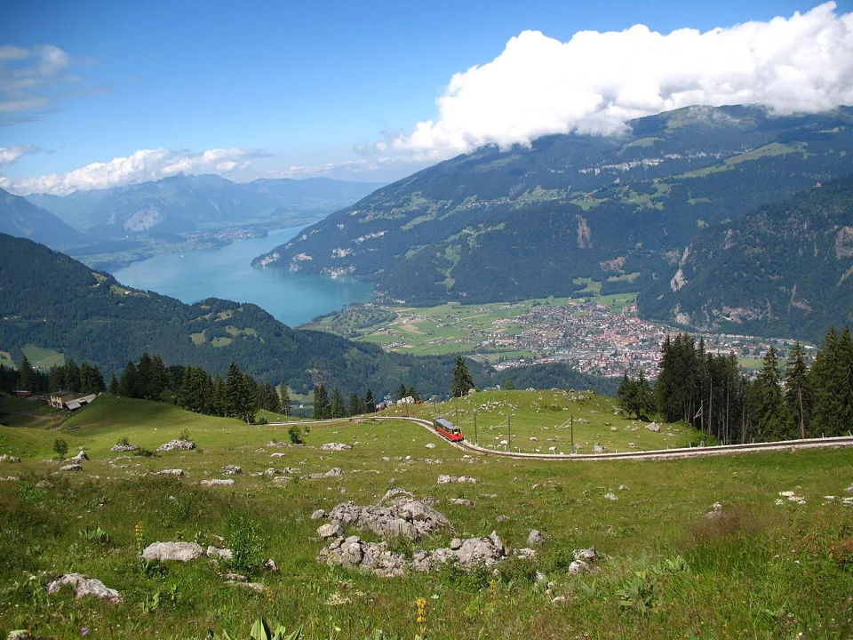 Thunersee — Andrew Bossi / Wikimedia Commons / CC BY-SA 2.5