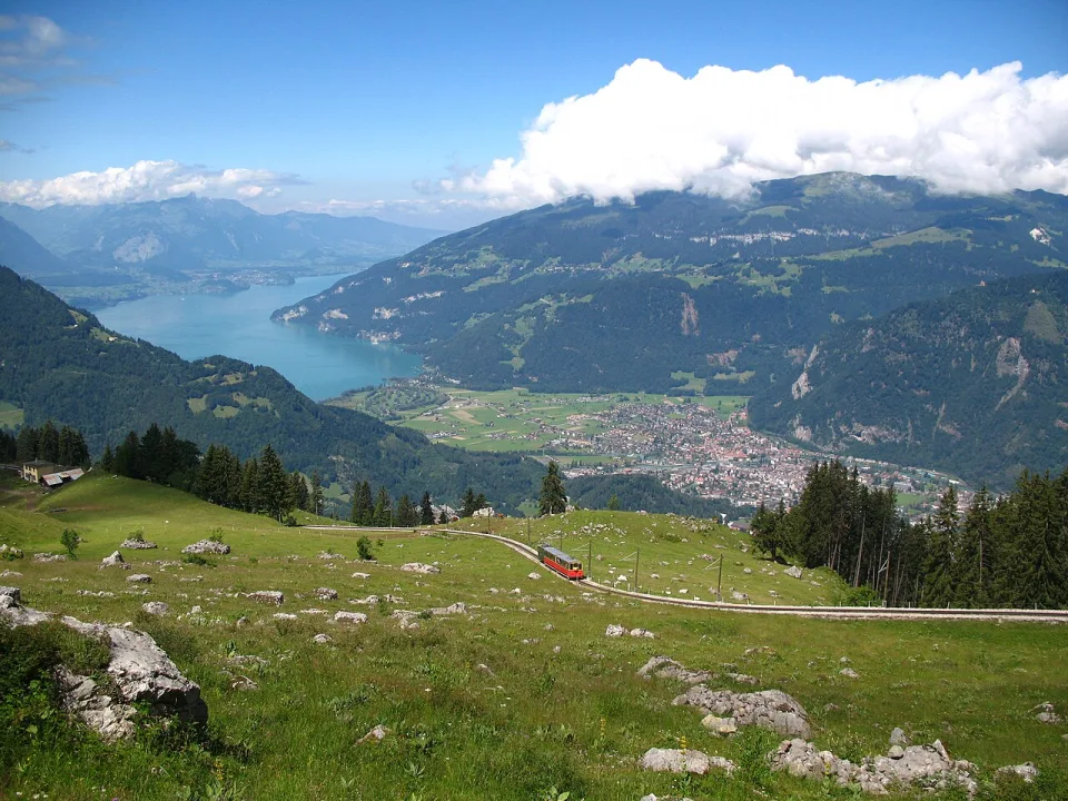 Thunersee — Andrew Bossi / Wikimedia Commons / CC BY-SA 2.5