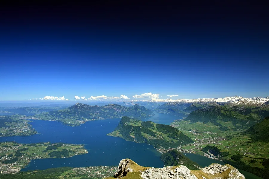Vierwaldstättersee — Ttrainer / Wikimedia Commons / CC BY-SA 3.0
