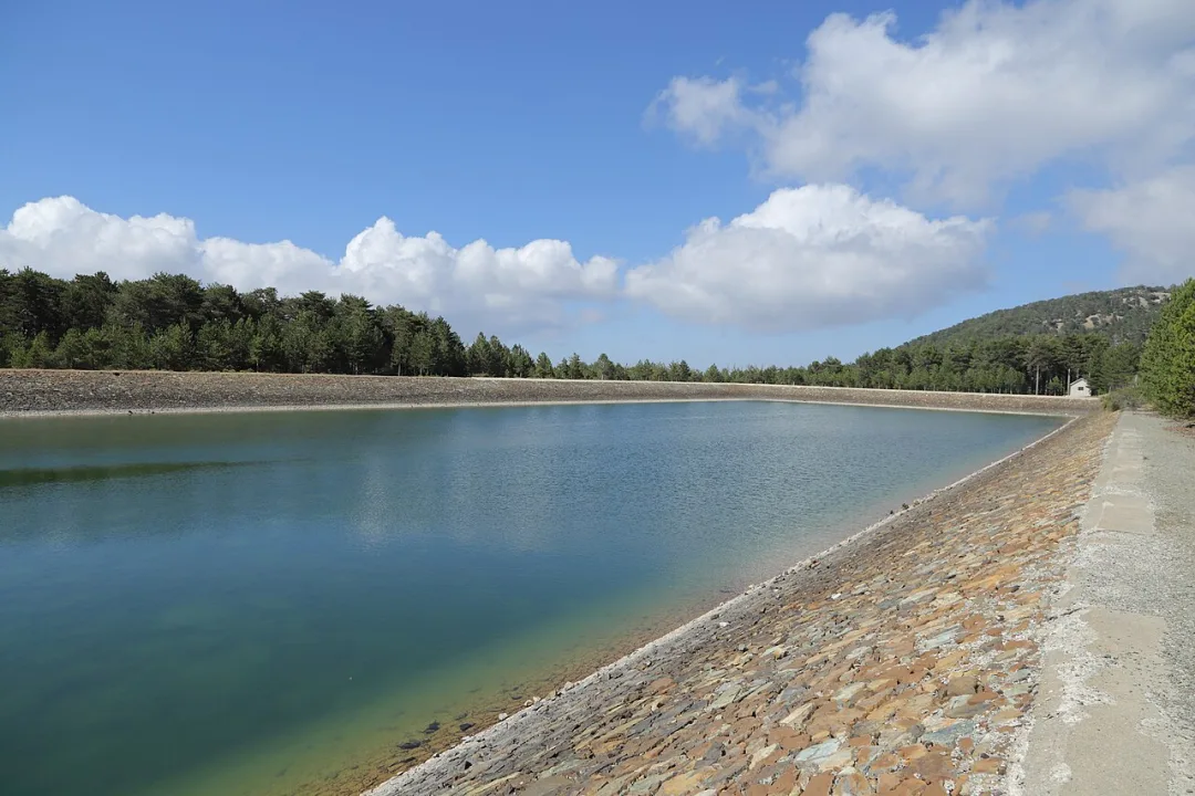 Prodromos Reservoir — Dm Bsg / Wikimedia Commons / CC BY 3.0