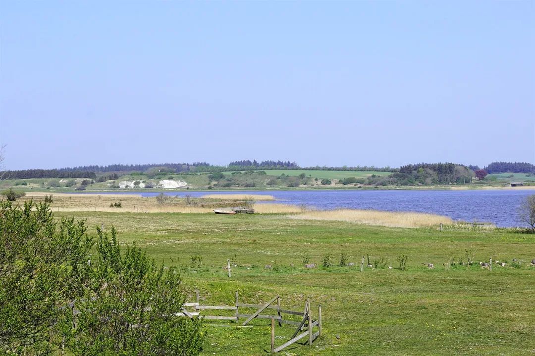 Ovesø — Nils Jepsen /user:Nico / Wikimedia Commons / CC BY-SA 4.0