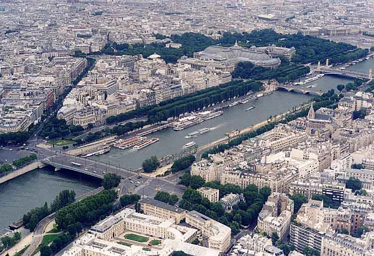 La Seine — User Arpingstone on en.wikipedia / Wikimedia Commons / Public domain