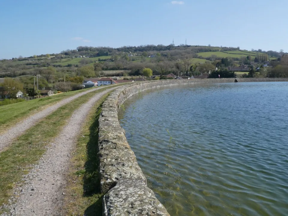 Barrow Reservoir 3 — Roger Cornfoot  / Wikimedia Commons / CC BY-SA 2.0