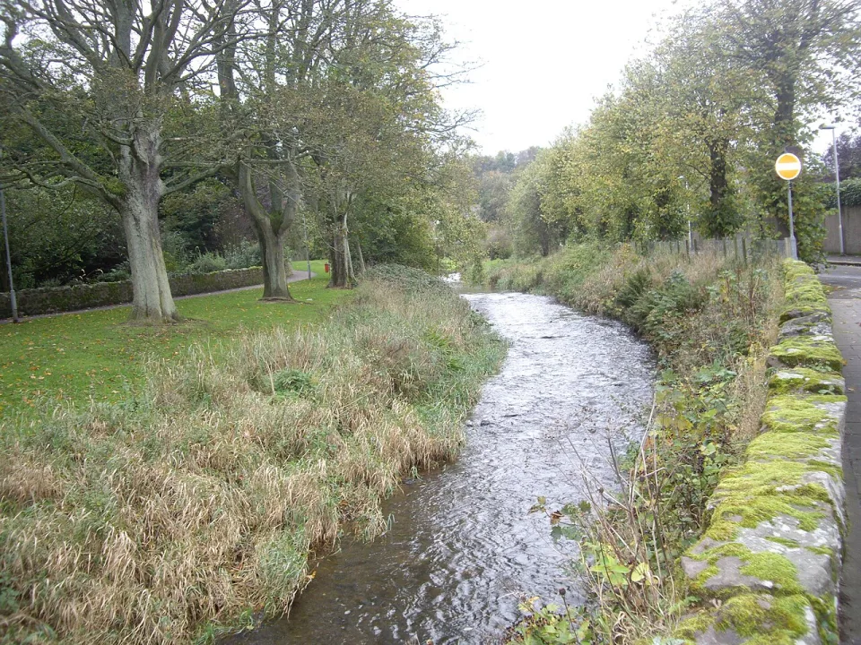 Carron Water — Stanley Howe  / Wikimedia Commons / CC BY-SA 2.0