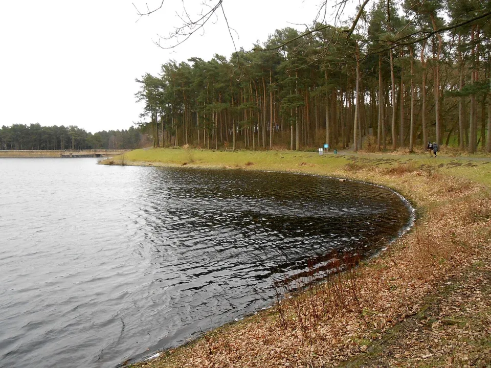 Fewston Reservoir — John Sparshatt  / Wikimedia Commons / CC BY-SA 2.0