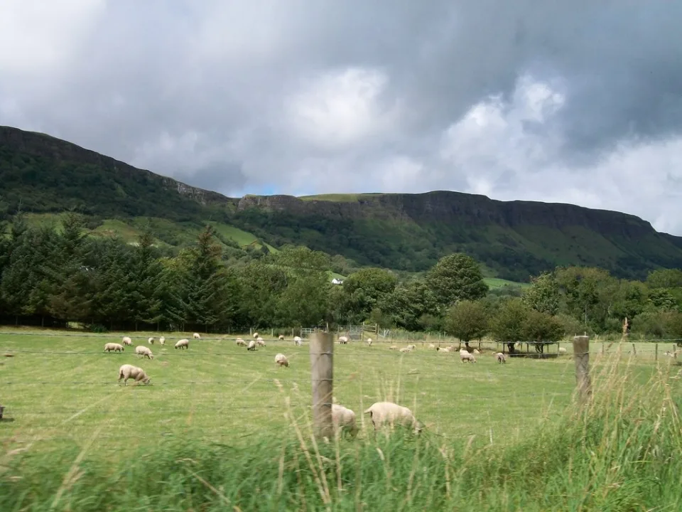 Glenariff River — Eric Jones  / Wikimedia Commons / CC BY-SA 2.0
