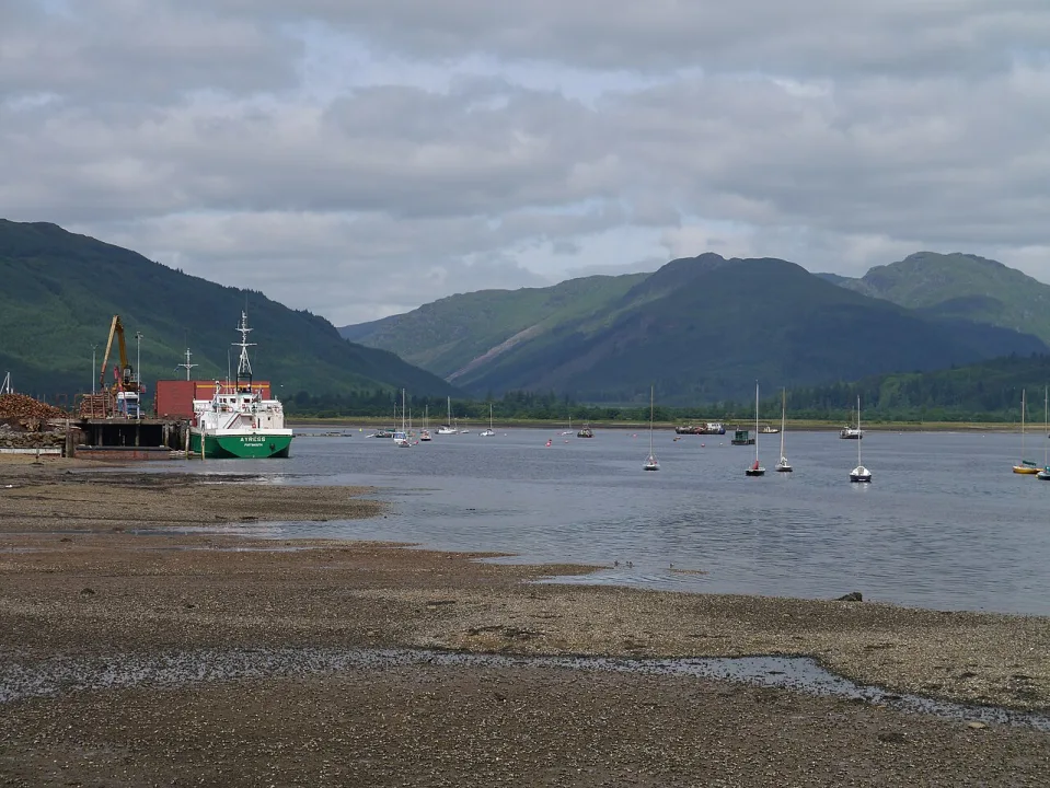 Holy Loch — James T M Towill  / Wikimedia Commons / CC BY-SA 2.0