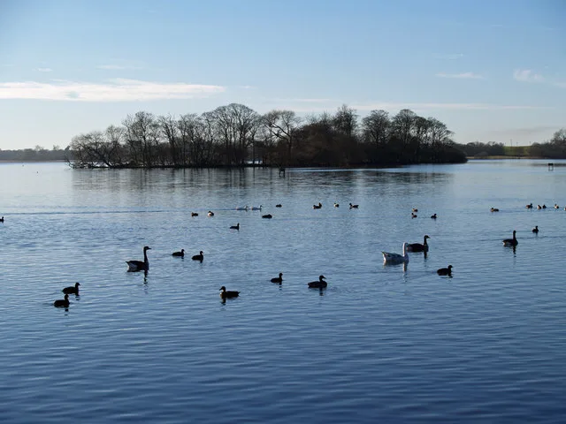 Hornsea Mere — David Wright / Wikimedia Commons / CC BY-SA 2.0