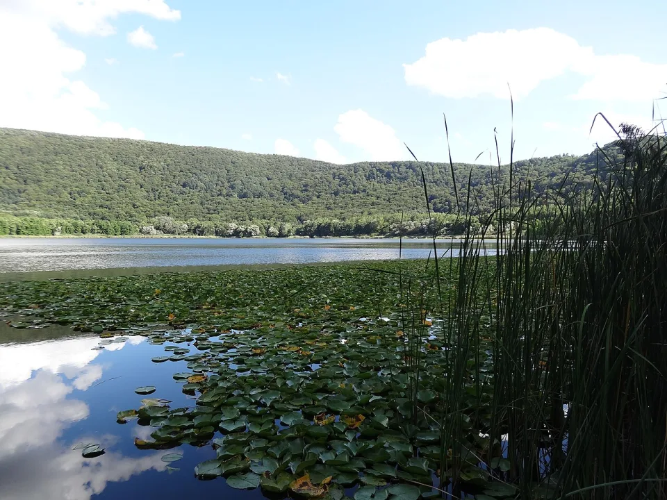 Lake 6 — Σπάρτακος / Wikimedia Commons / CC BY-SA 3.0