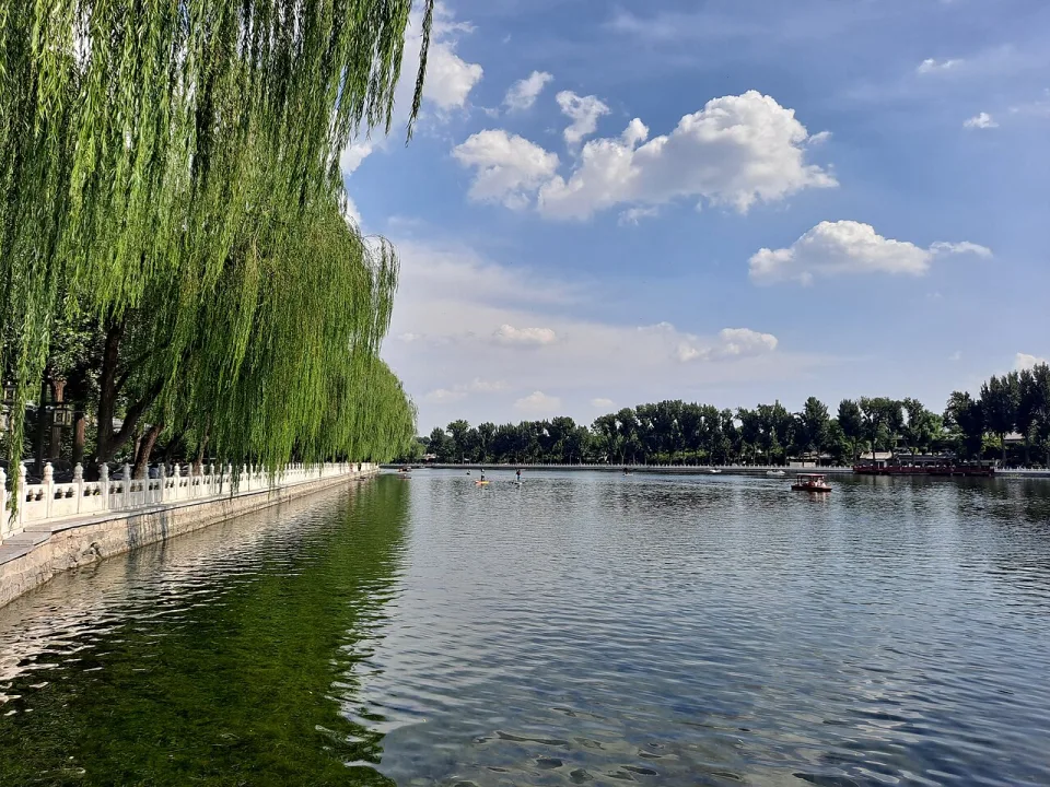Lake 9 — EditQ / Wikimedia Commons / CC BY-SA 4.0