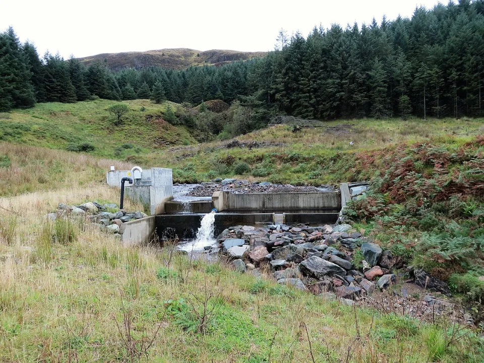 Leacann Water — John Ferguson  / Wikimedia Commons / CC BY-SA 2.0