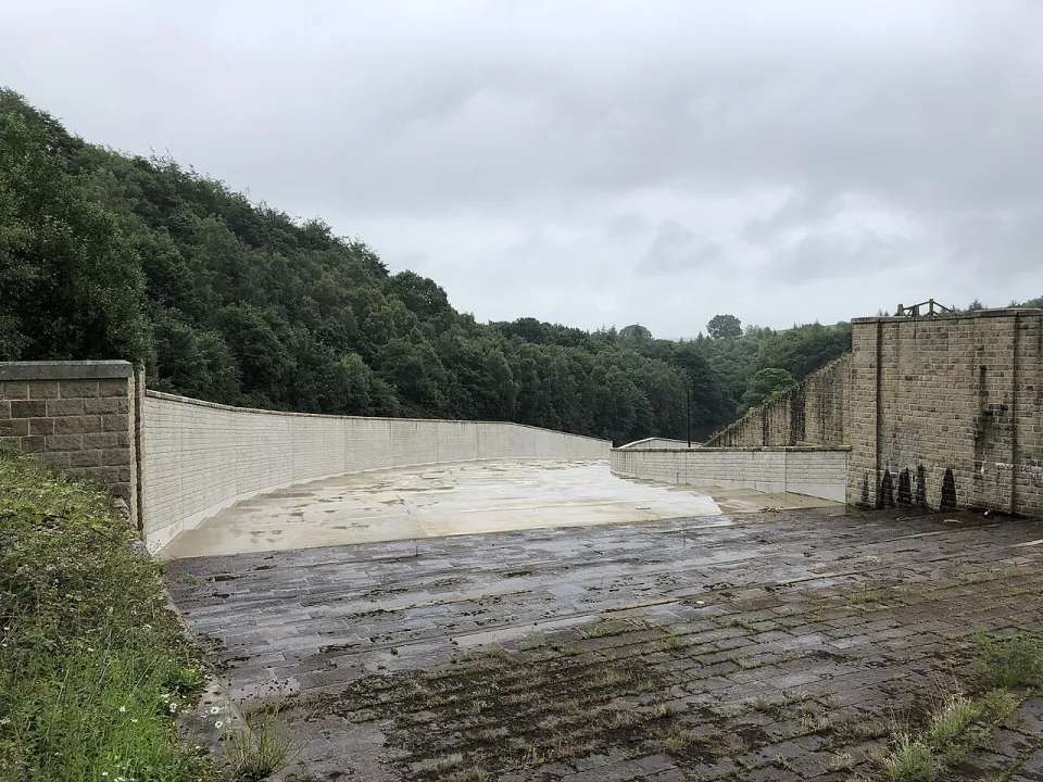 Lindley Wood Reservoir — Hydrohiker / Wikimedia Commons / CC BY-SA 4.0