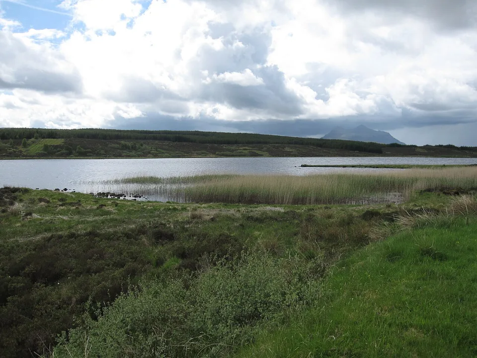 Loch Borralan — Hugh Venables  / Wikimedia Commons / CC BY-SA 2.0