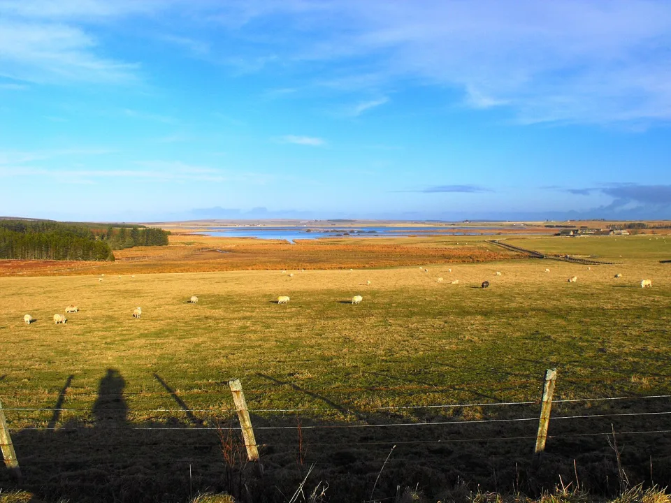 Loch Calder — John MacKenzie  / Wikimedia Commons / CC BY-SA 2.0