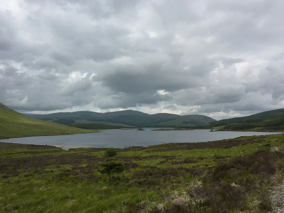 Loch Dee — Andrew Bowden from London, United Kingdon / Wikimedia Commons / CC BY-SA 2.0