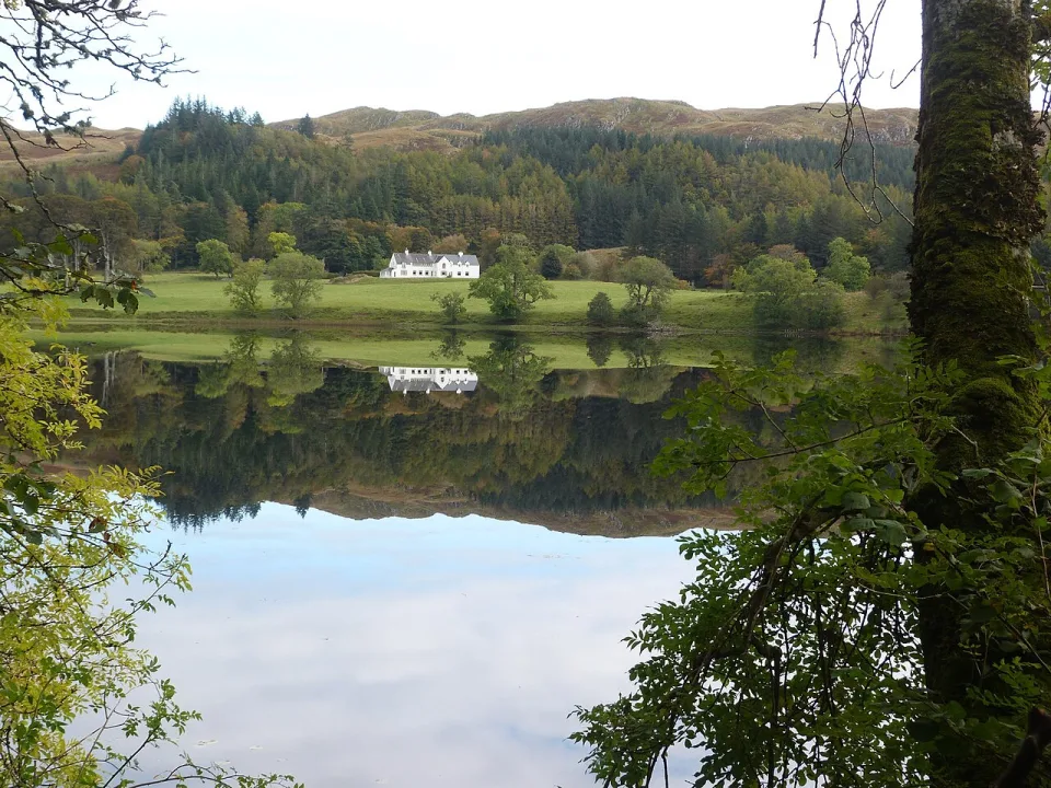 Loch Ederline — sylvia duckworth  / Wikimedia Commons / CC BY-SA 2.0
