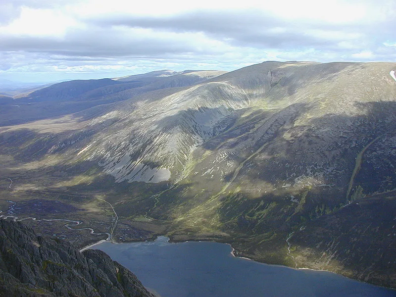 Loch Einich — Nigel Brown / Wikimedia Commons / CC BY-SA 2.0