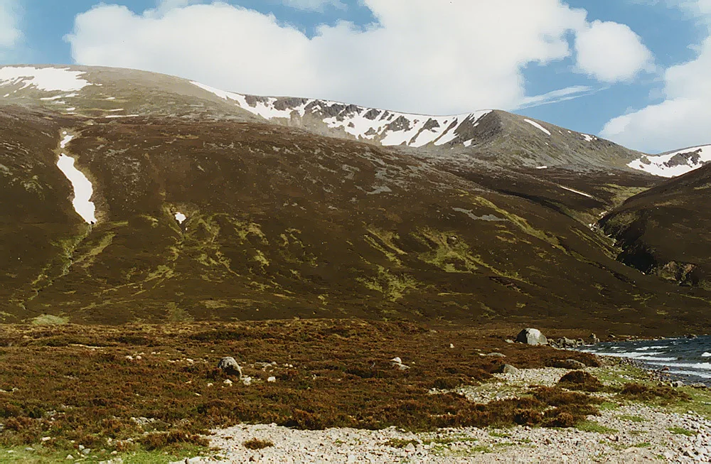 Loch Einich — Nigel Brown / Wikimedia Commons / CC BY-SA 2.0