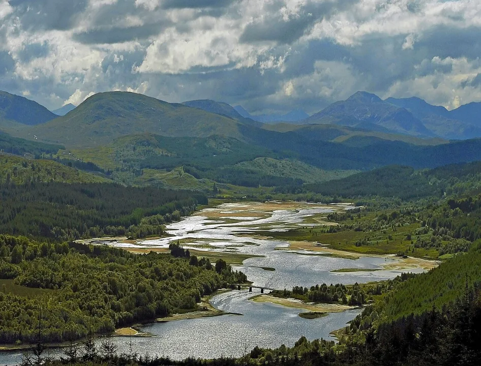 Loch Garry — KENNETH BARKER / Wikimedia Commons / CC BY 2.0