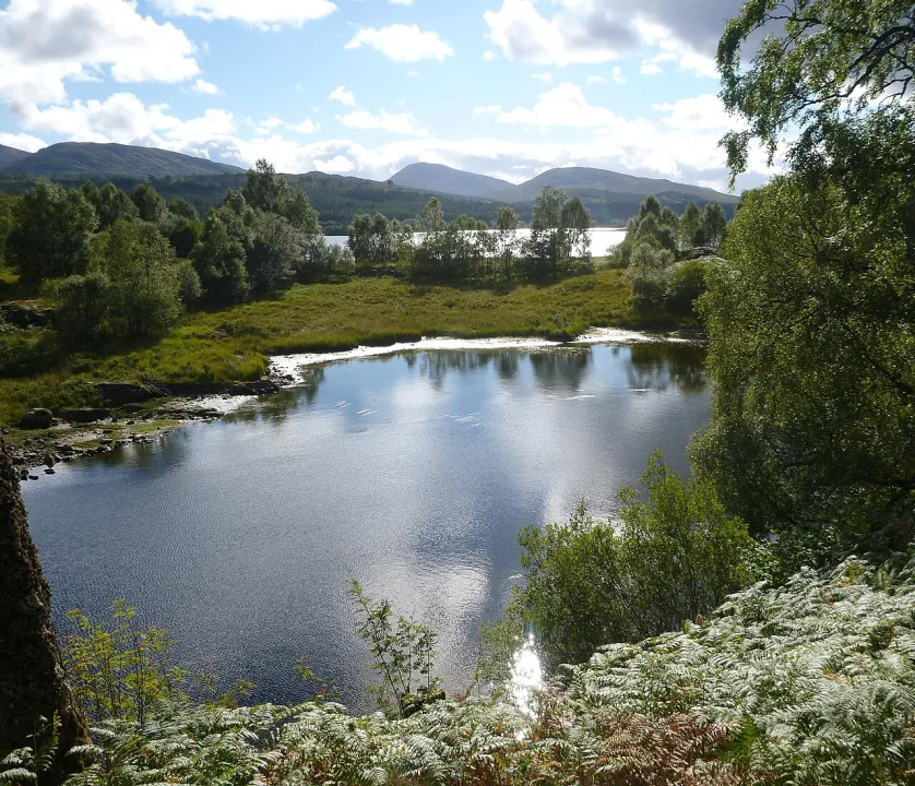 Loch Garry — Andy Waddington  / Wikimedia Commons / CC BY-SA 2.0