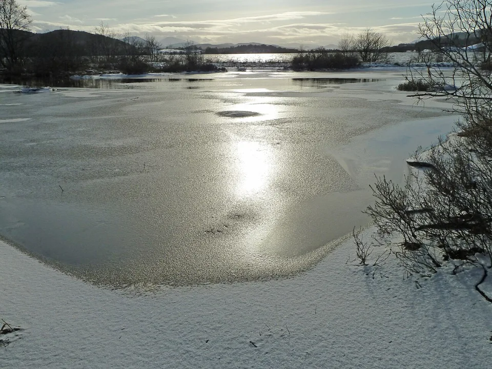 Loch Insh — Peter Bond  / Wikimedia Commons / CC BY-SA 2.0