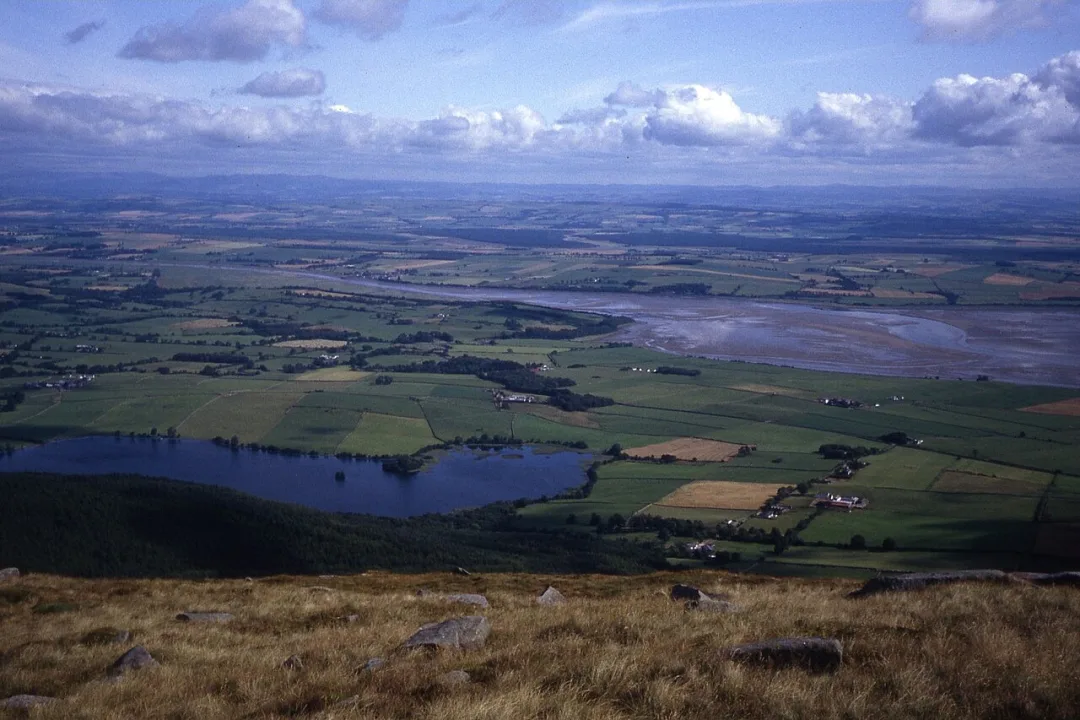 Loch Kindar — Colin Park  / Wikimedia Commons / CC BY-SA 2.0