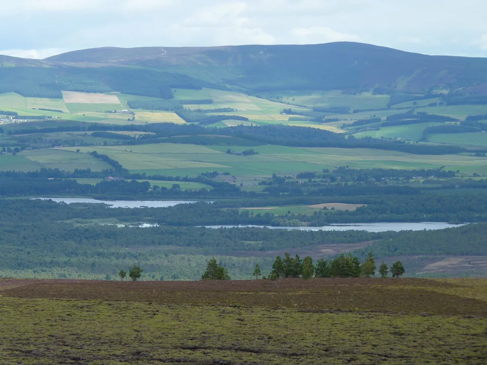 Loch Kinord — Mike Dunn  / Wikimedia Commons / CC BY-SA 2.0