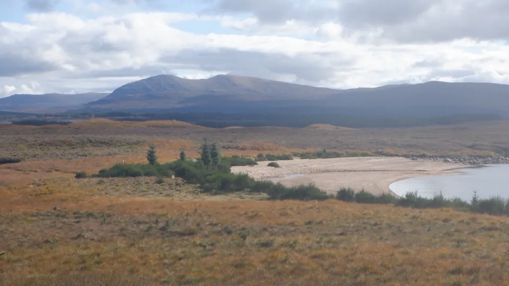 Loch Laidon — Richard Webb  / Wikimedia Commons / CC BY-SA 2.0