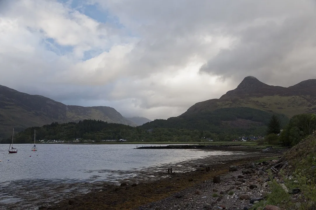 Loch Leven — Paul Hermans / Wikimedia Commons / CC BY-SA 3.0