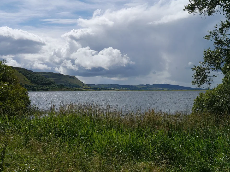 Loch Leven — James T M Towill  / Wikimedia Commons / CC BY-SA 2.0
