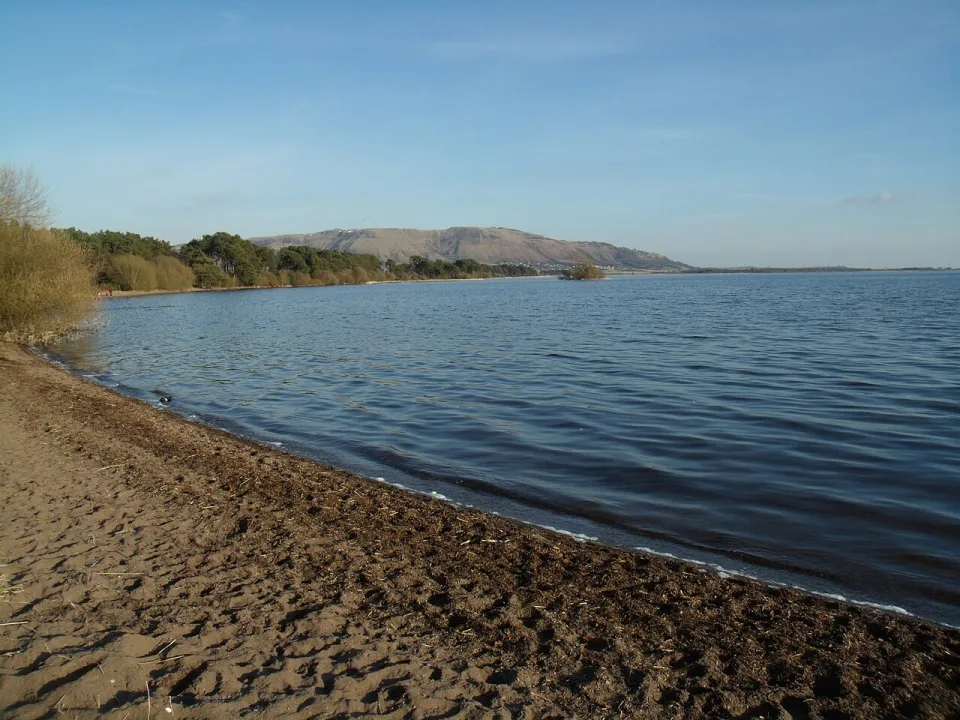Loch Leven — Euan Nelson  / Wikimedia Commons / CC BY-SA 2.0